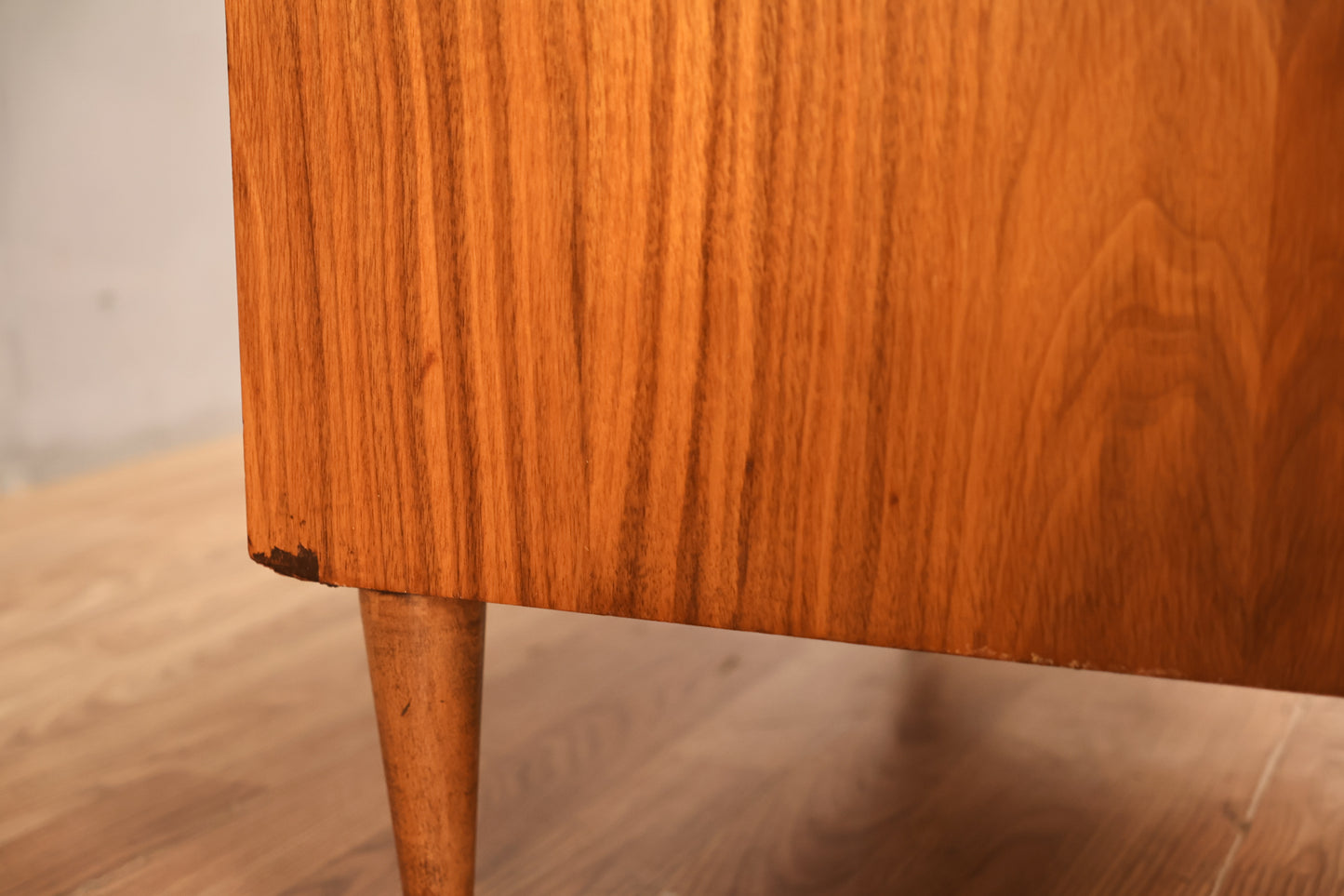 Prop Compact Mid Century 5-Drawer Dresser