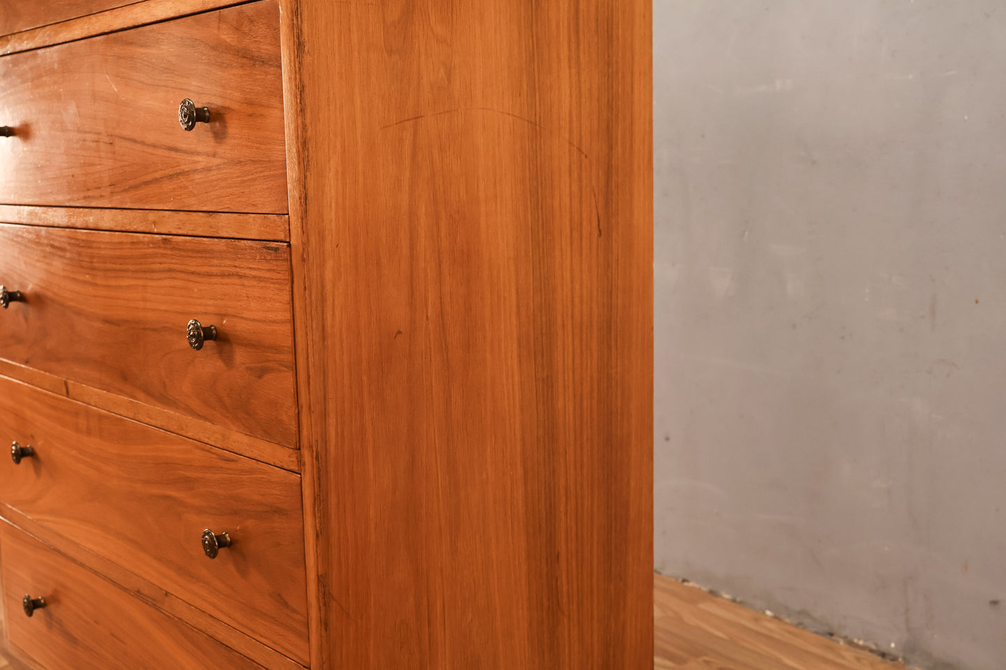 Prop Compact Mid Century 5-Drawer Dresser