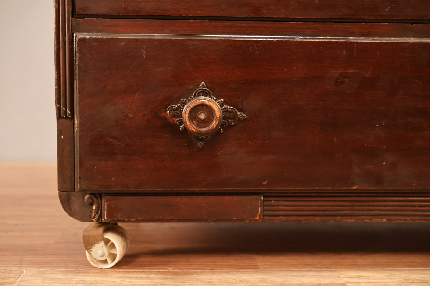 Antique Mahogany 5-Drawer Dresser