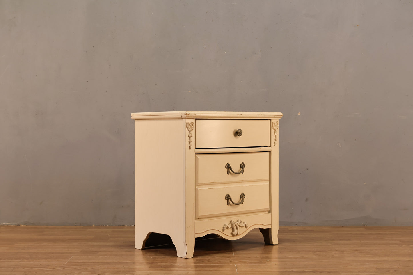 Country White 2-Drawer Nightstand