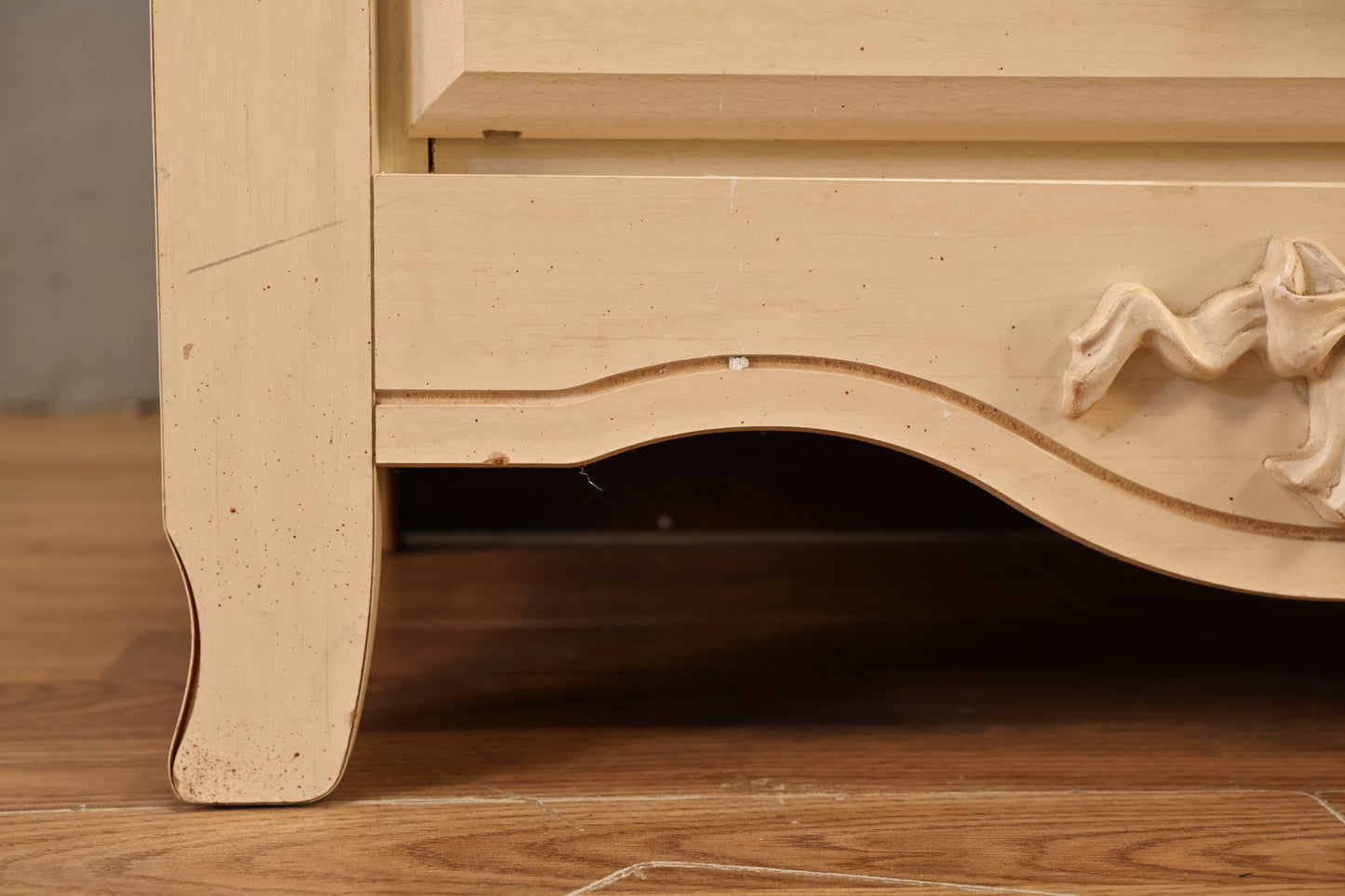 Country White 2-Drawer Nightstand