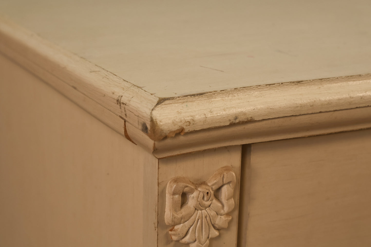 Country White 2-Drawer Nightstand