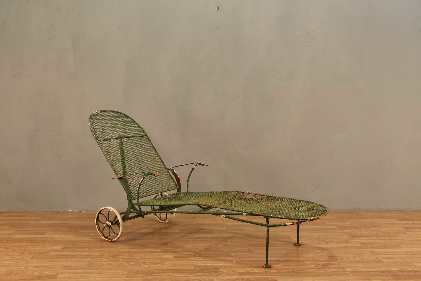 Russell Woodard "Sculptura" Iron Chaise Lounge - ONLINE ONLY