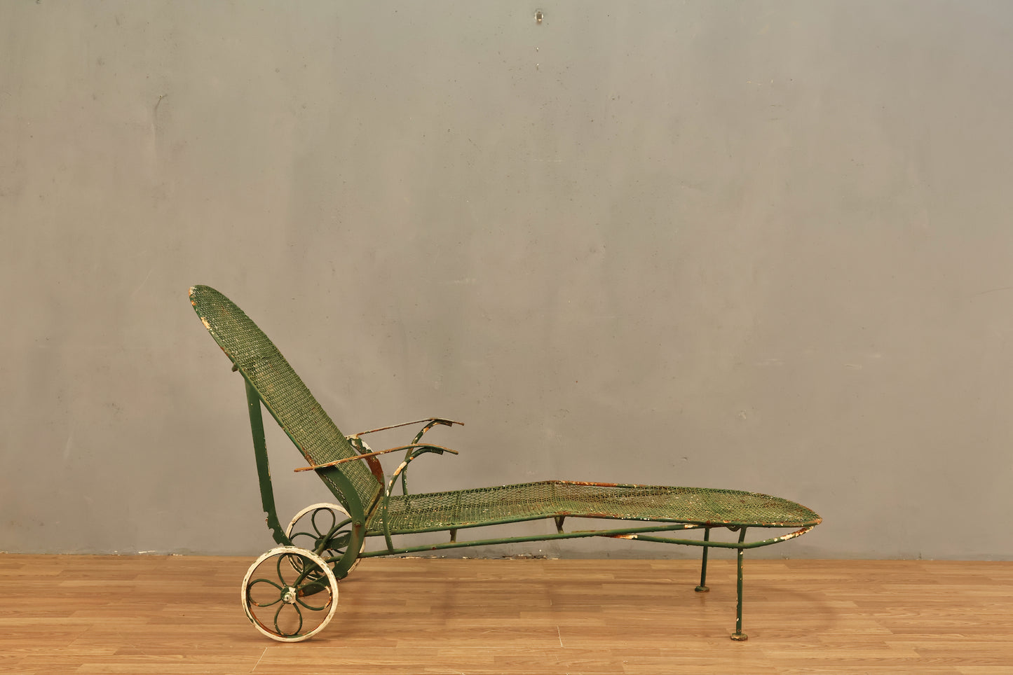 Russell Woodard "Sculptura" Iron Chaise Lounge - ONLINE ONLY