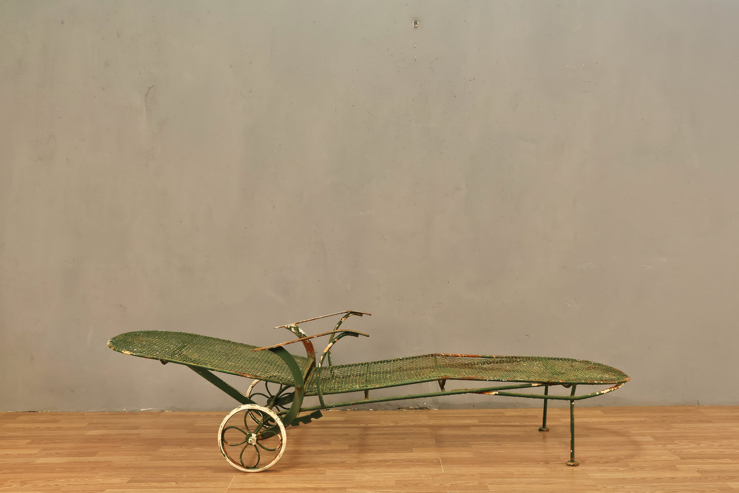 Russell Woodard "Sculptura" Iron Chaise Lounge - ONLINE ONLY