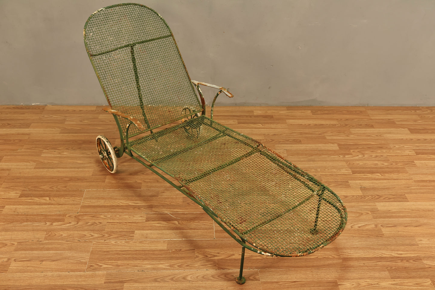 Russell Woodard "Sculptura" Iron Chaise Lounge - ONLINE ONLY