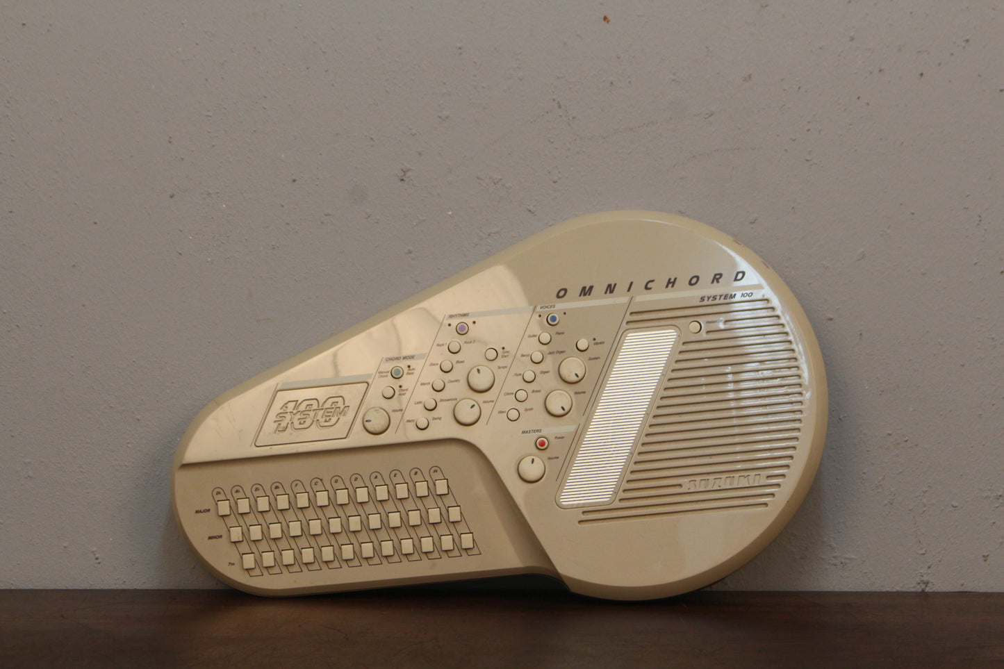 Suzuki Omnichord OM-100