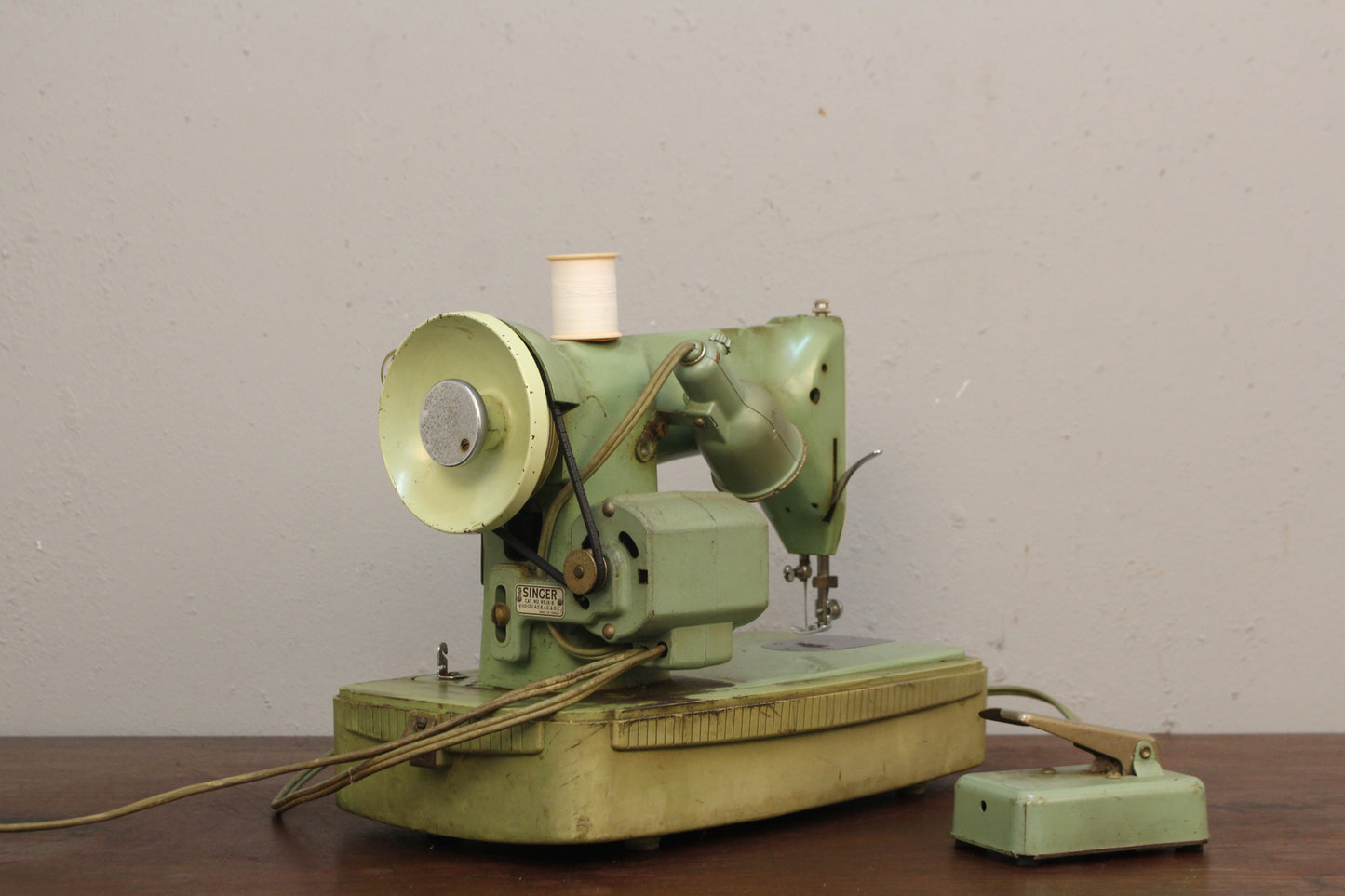 1950s Mint Singer Sewing Machine with Case
