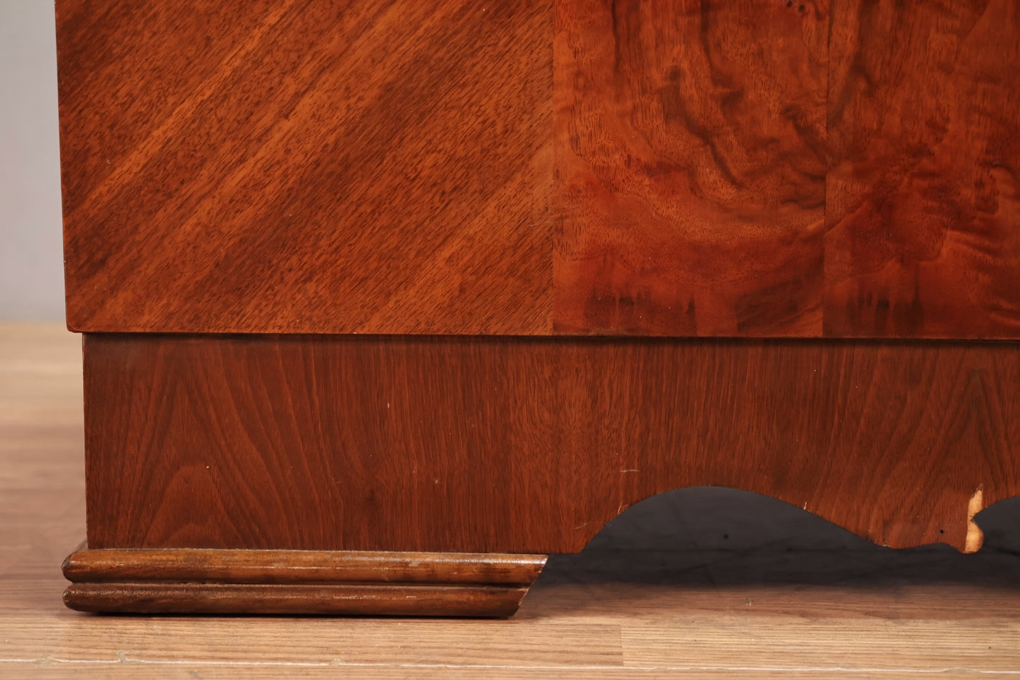Lane Deco Cedar Chest
