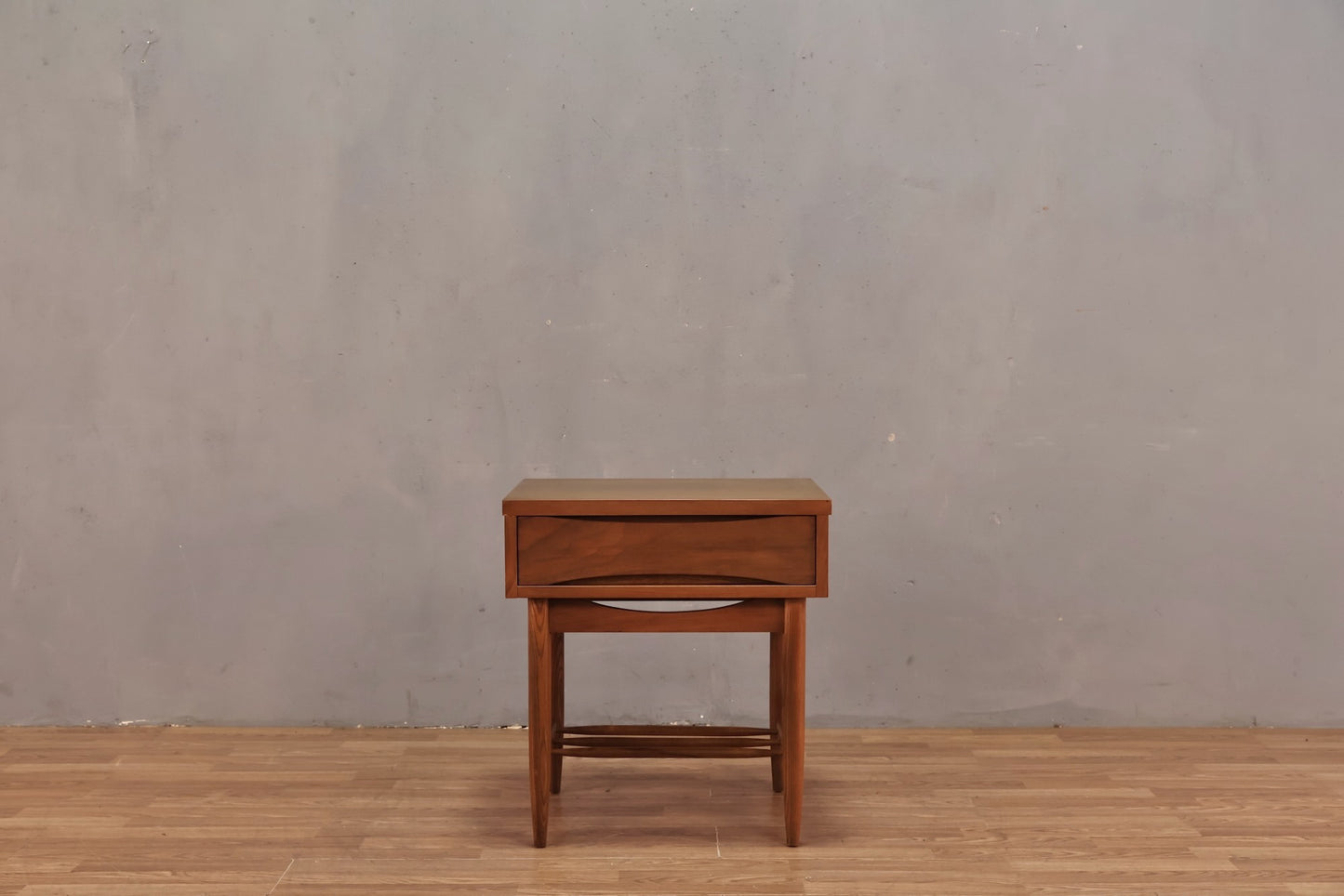 Mid Century Sculptural 1-Drawer Nightstand
