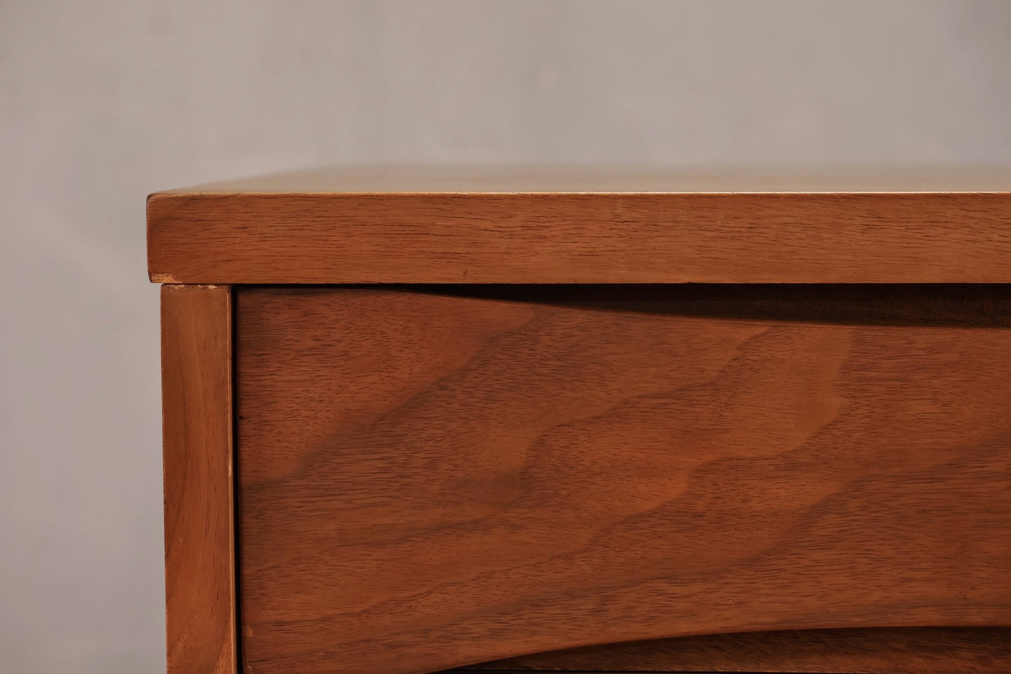 Mid Century Sculptural 1-Drawer Nightstand