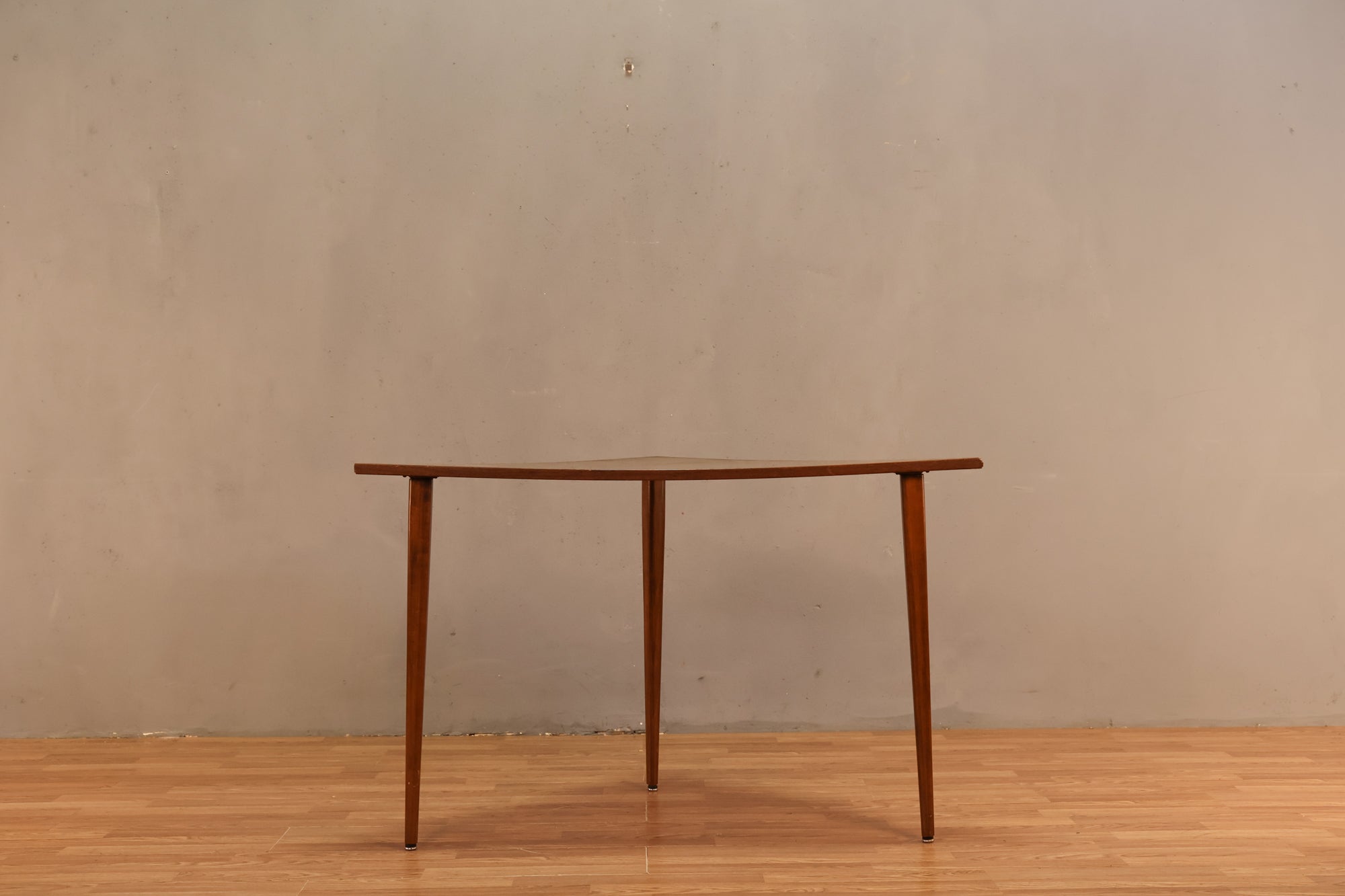 Mid Century Walnut & Laminate Corner Table – Furnish Green