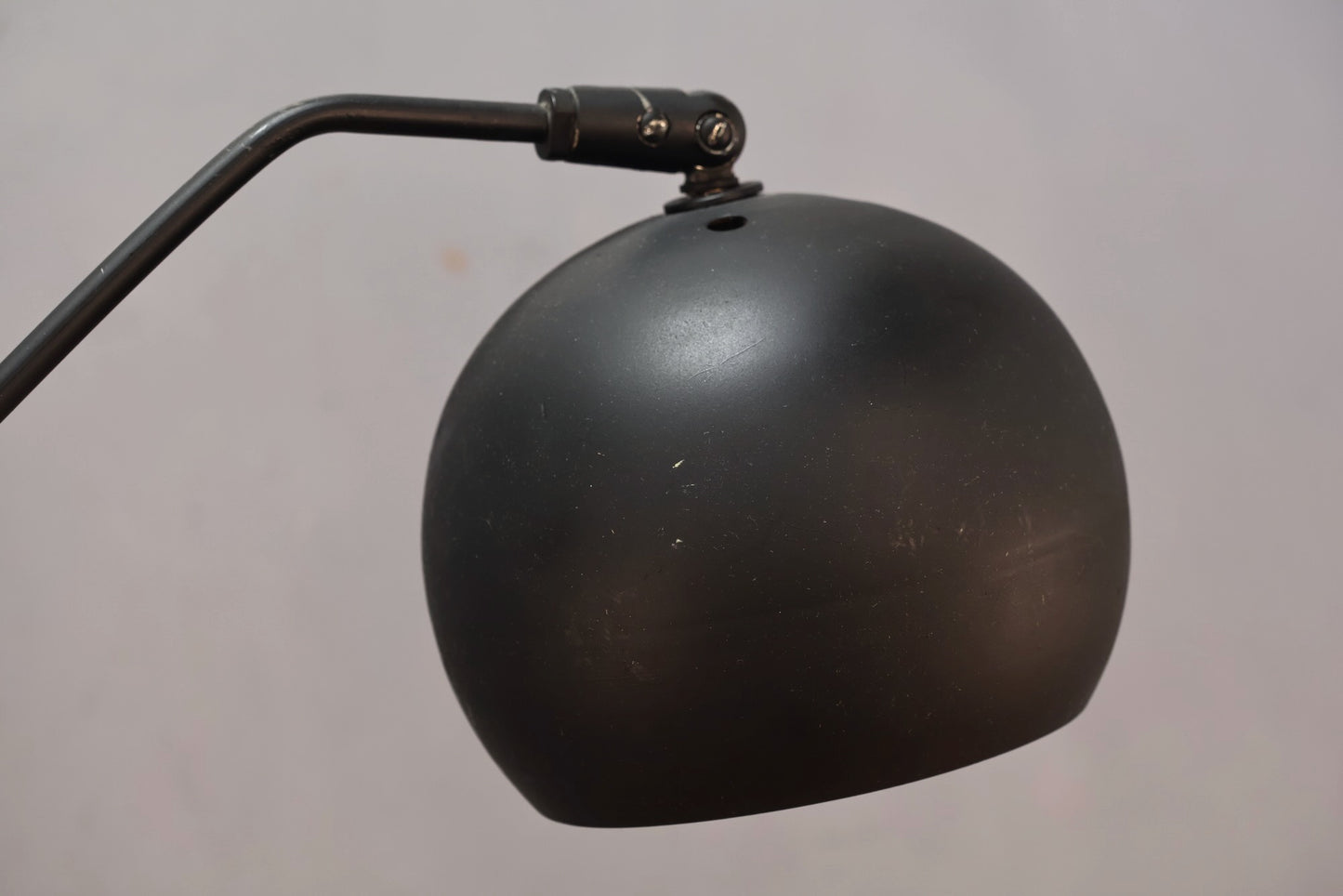Black Metal Arc Floor Lamp