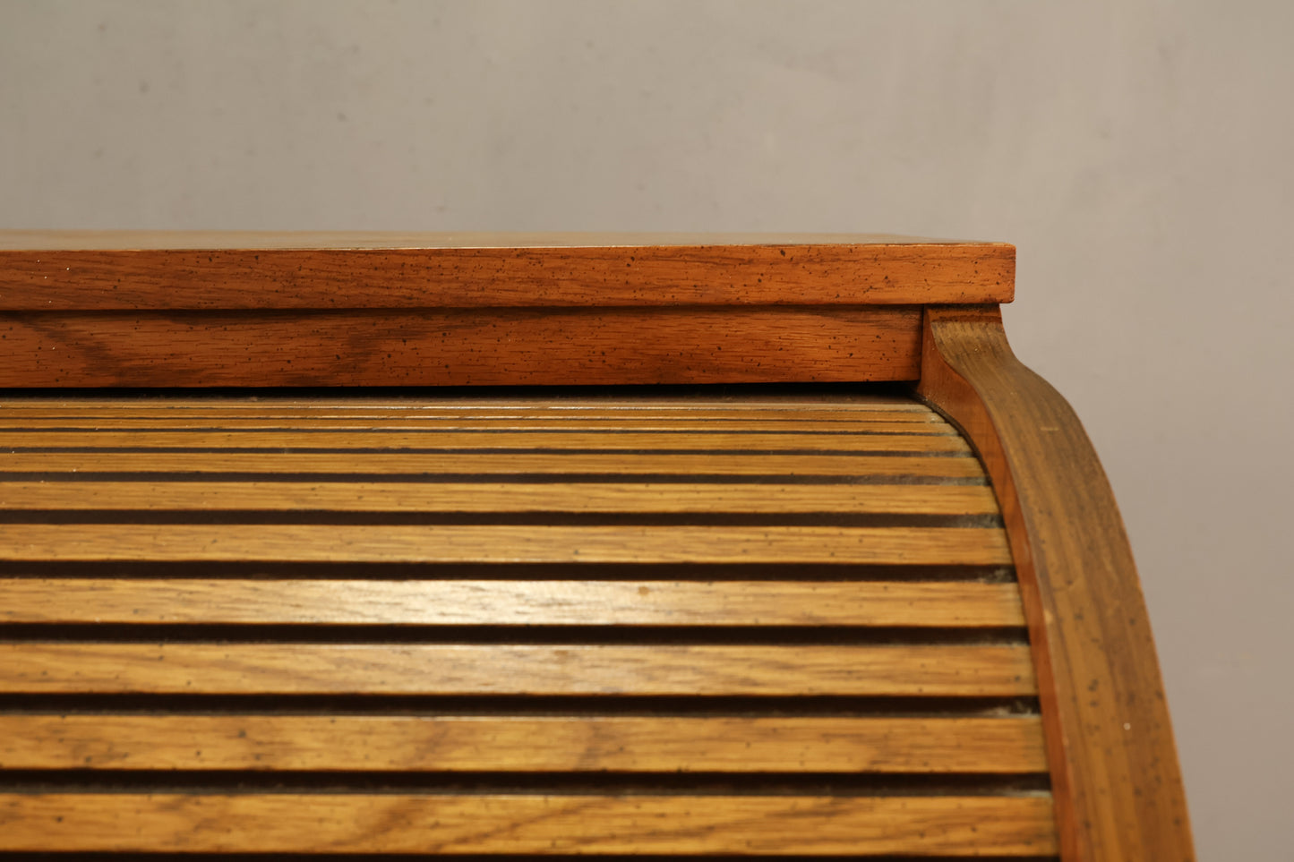 Oak Roll-Top 7-Drawer Illuminated Desk - ONLINE ONLY