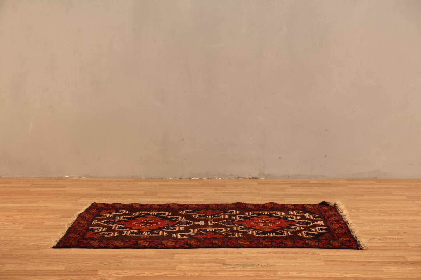 Small Mandarin Medallion Accent Rug