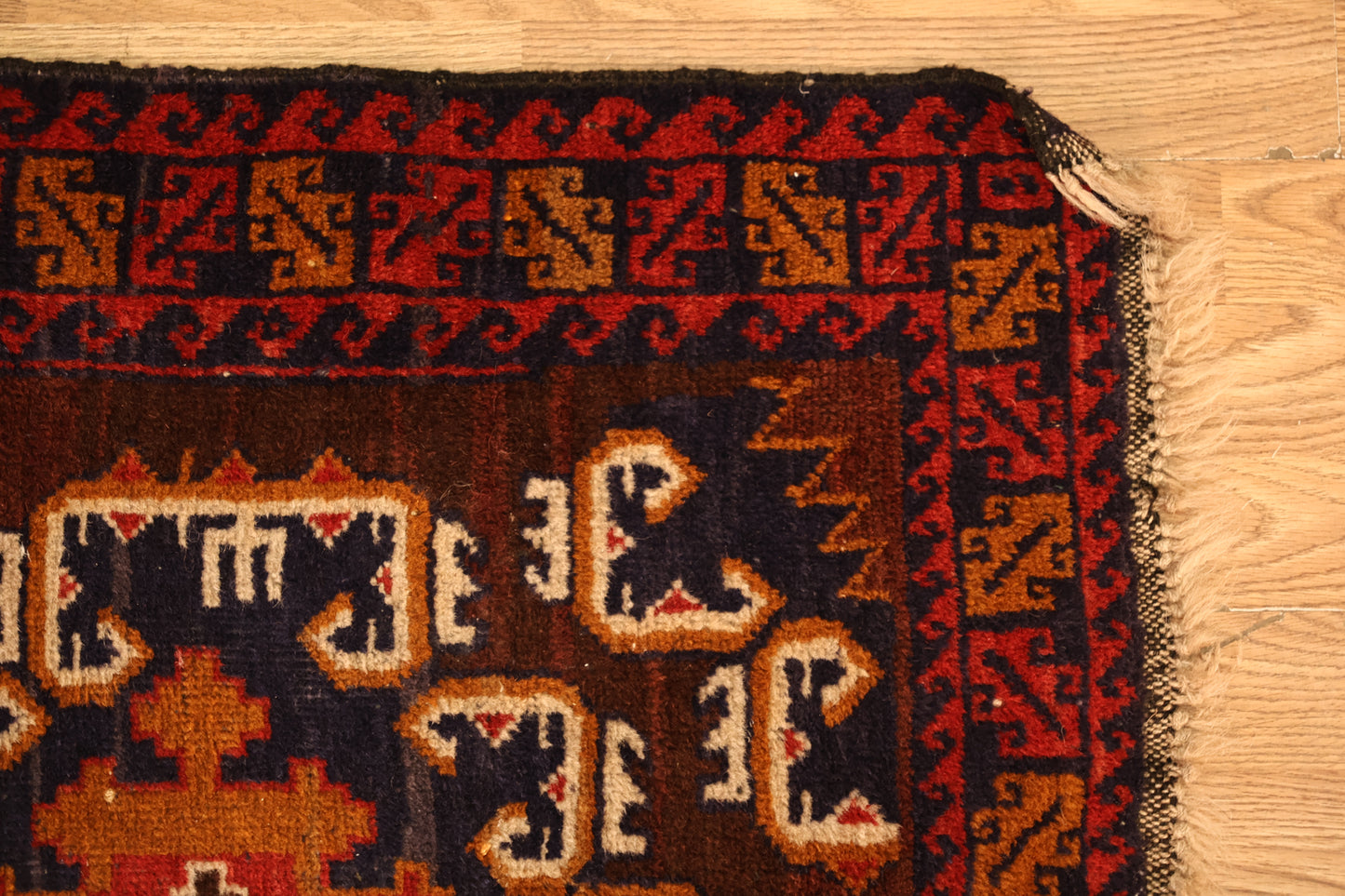 Small Mandarin Medallion Accent Rug