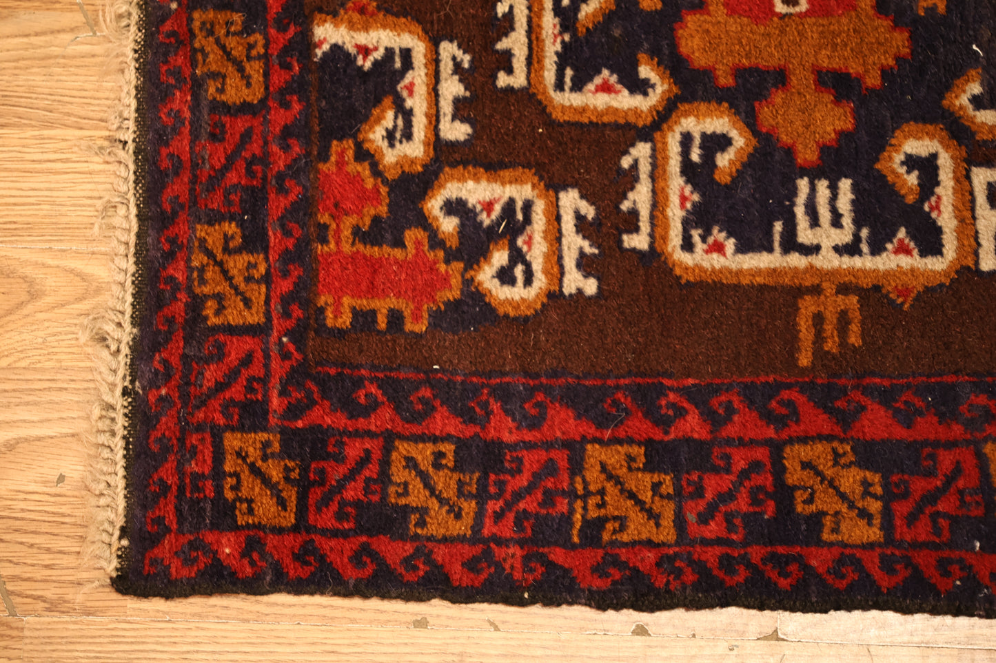 Small Mandarin Medallion Accent Rug