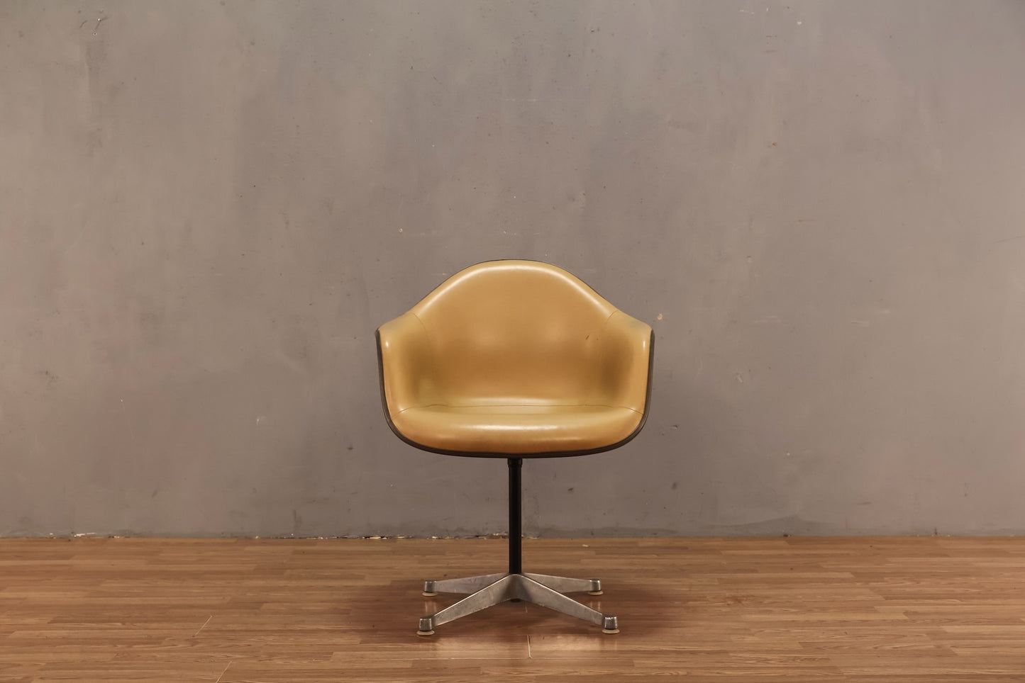 Eames Fawn Leather Swivel Chair - ONLINE ONLY