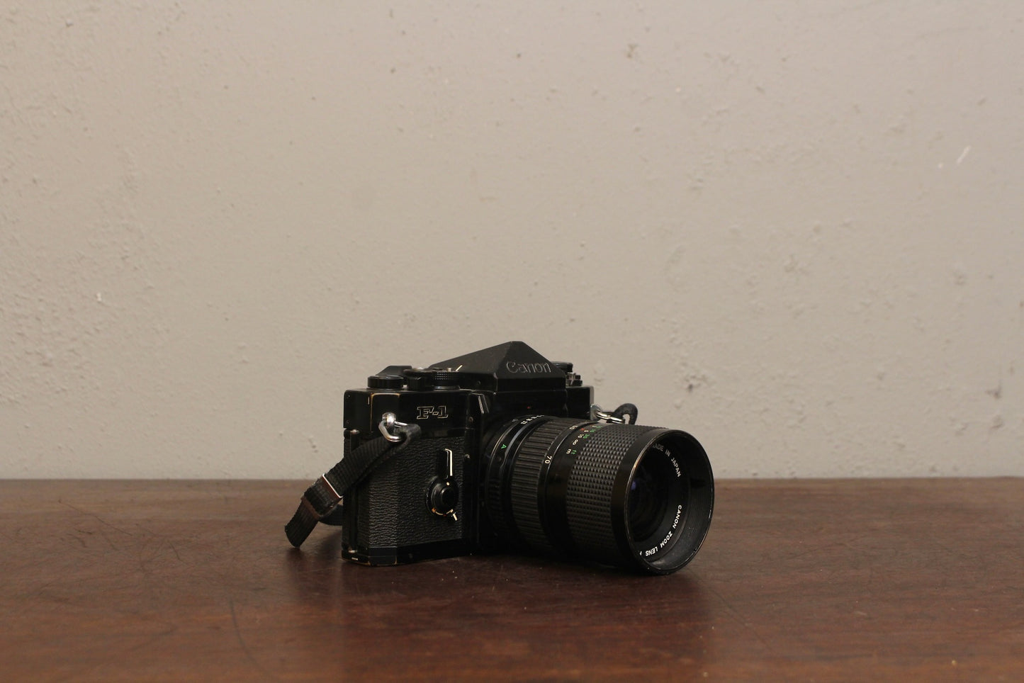 Canon F1 35mm Camera & Zoom Lens
