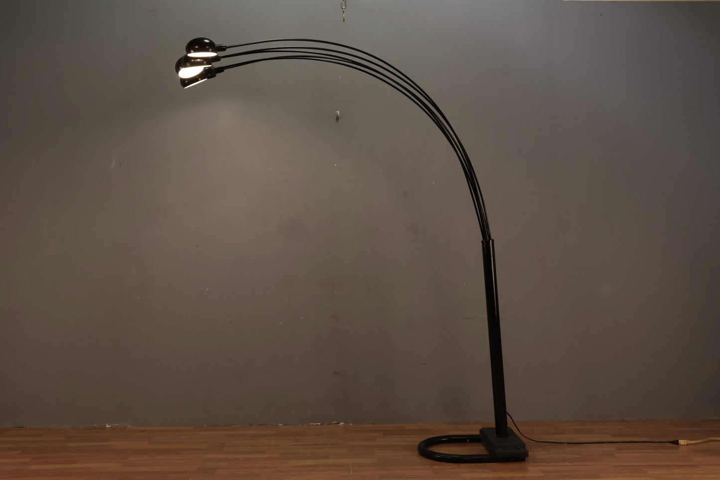 Modern Black 5-Headed Arc Lamp - ONLINE ONLY