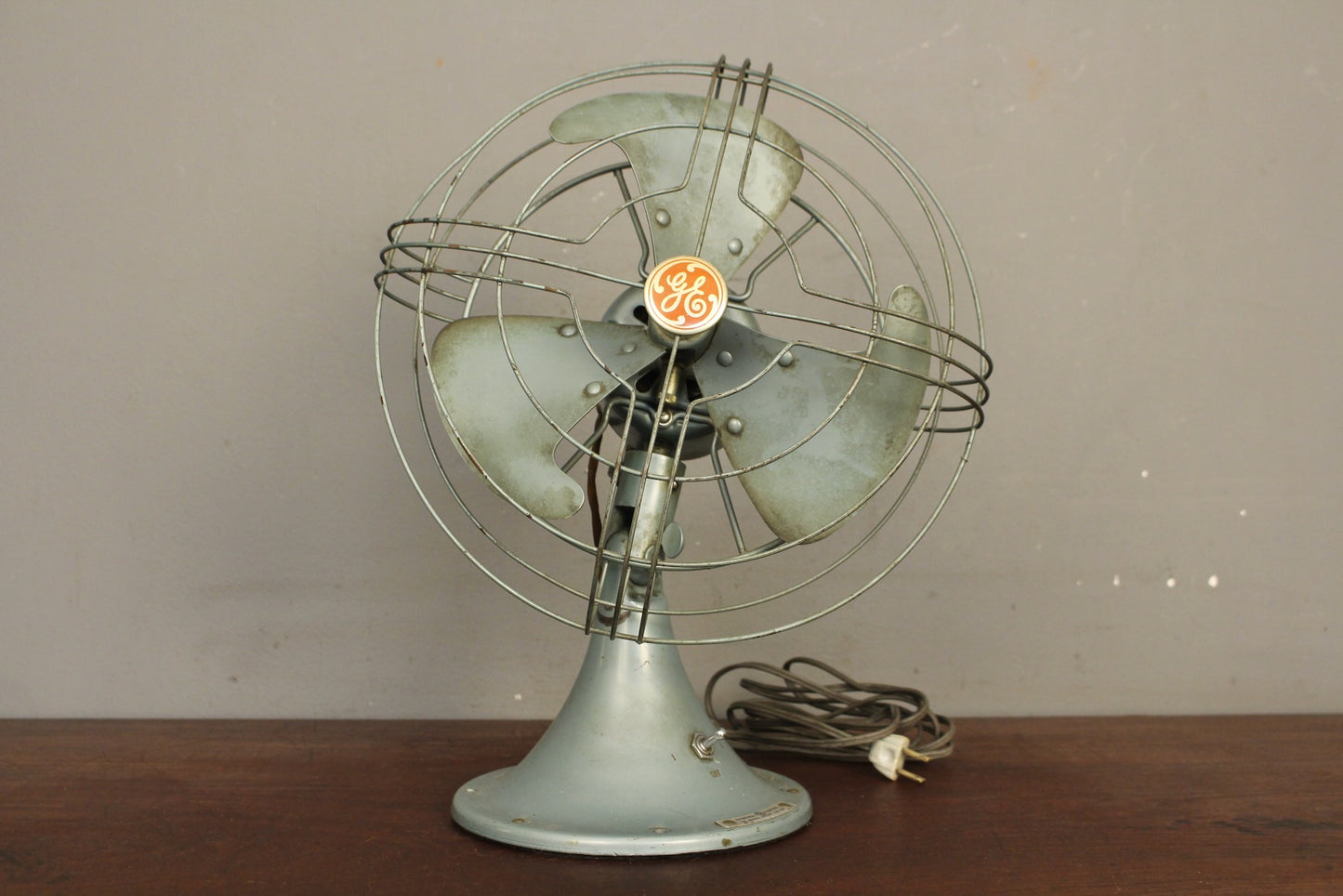 General Electric Ice Blue Table Fan