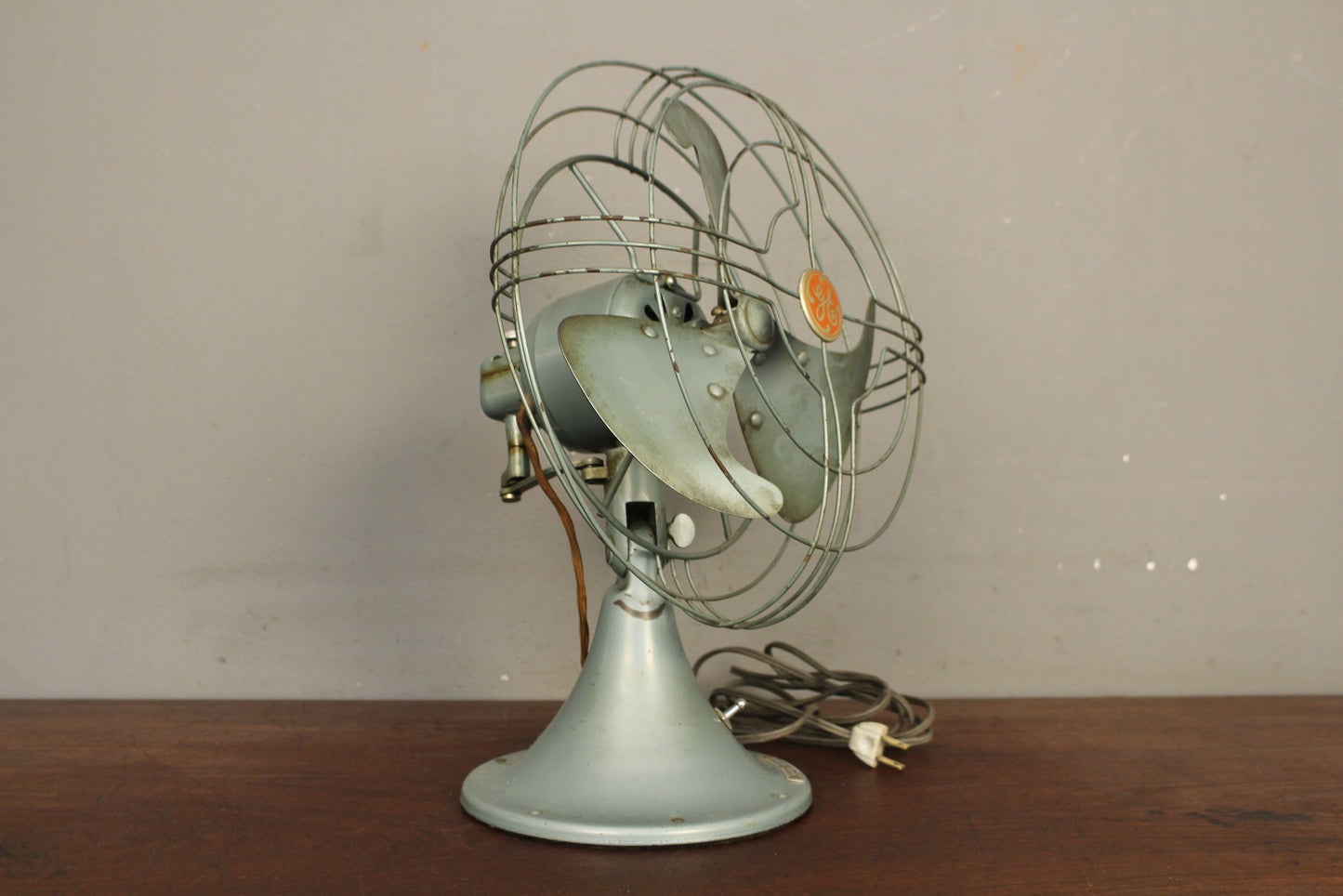 General Electric Ice Blue Table Fan