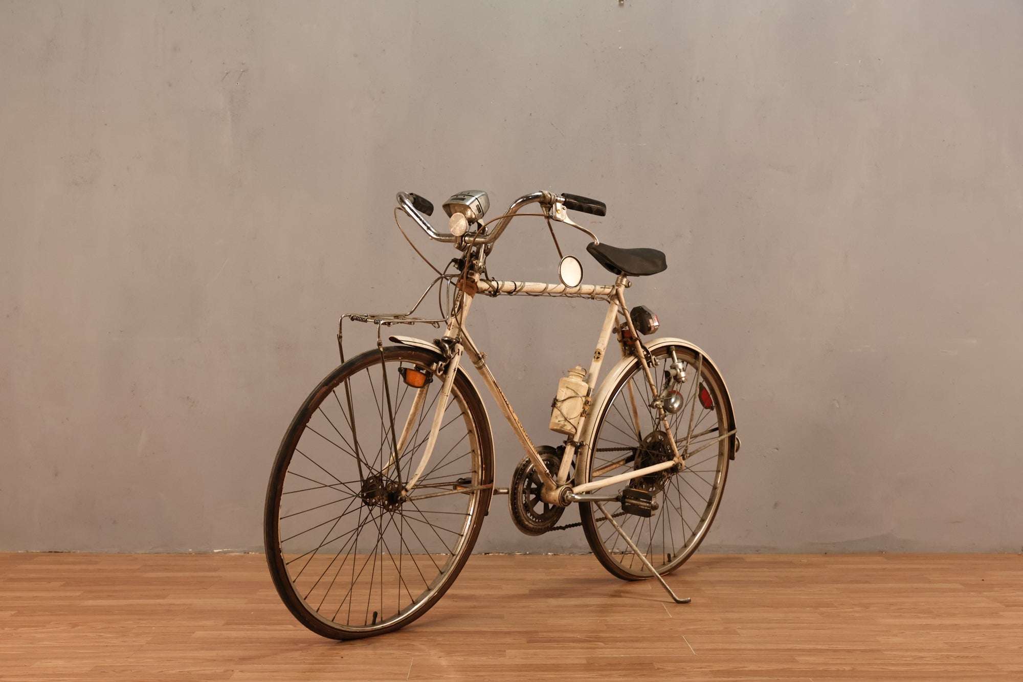 1970s Schwinn Suburban White Bicycle – Furnish Green