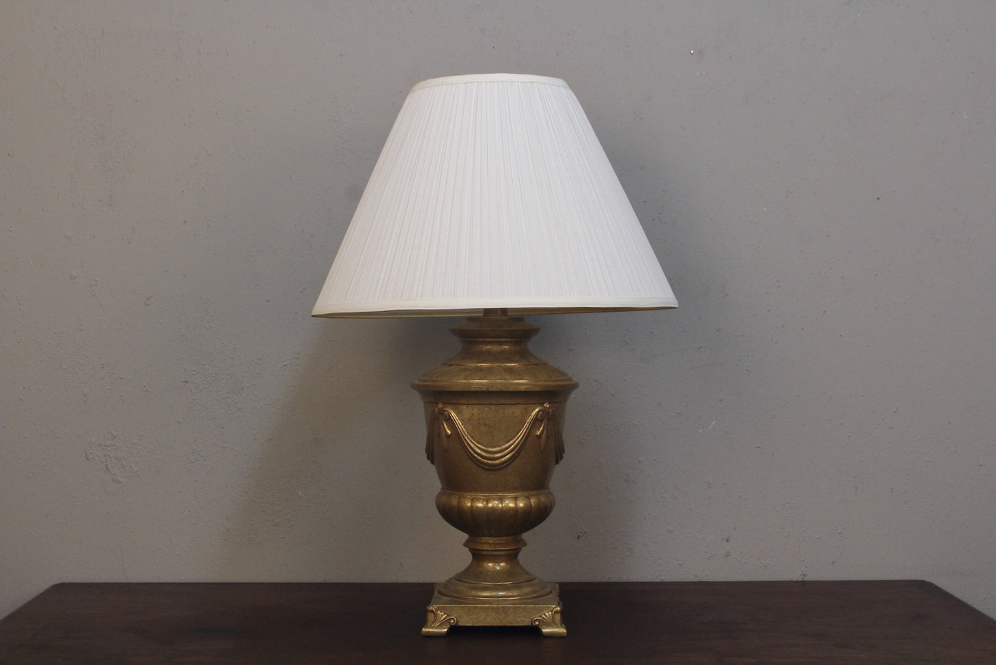 Neoclassical Metal Table Lamp