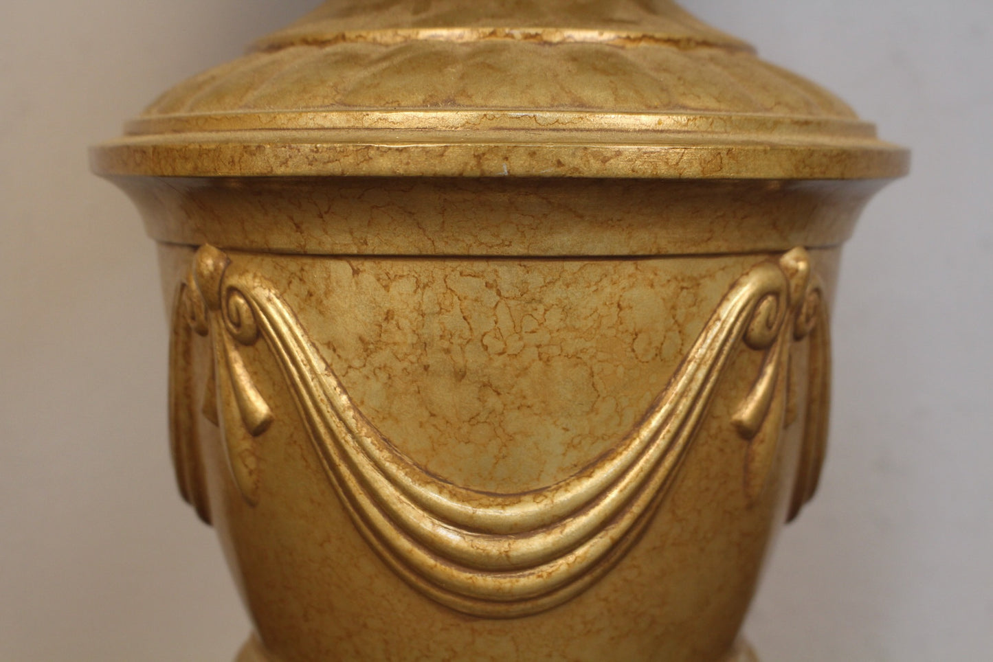 Neoclassical Metal Table Lamp