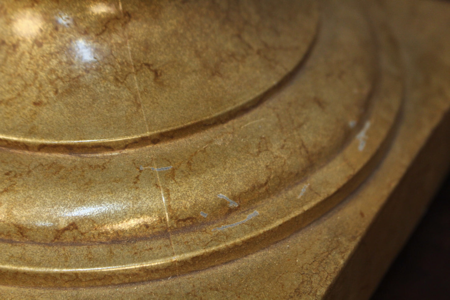 Neoclassical Metal Table Lamp