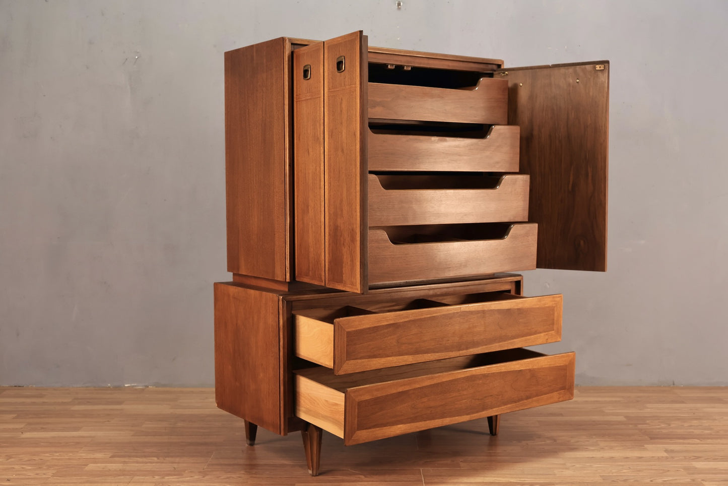 American of Martinsville 6-Drawer Bachelor's Chest