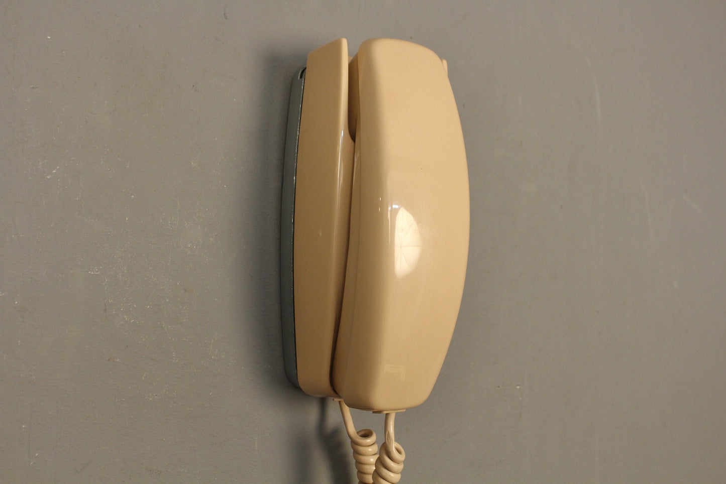 Trimline Bisque Rotary Telephone
