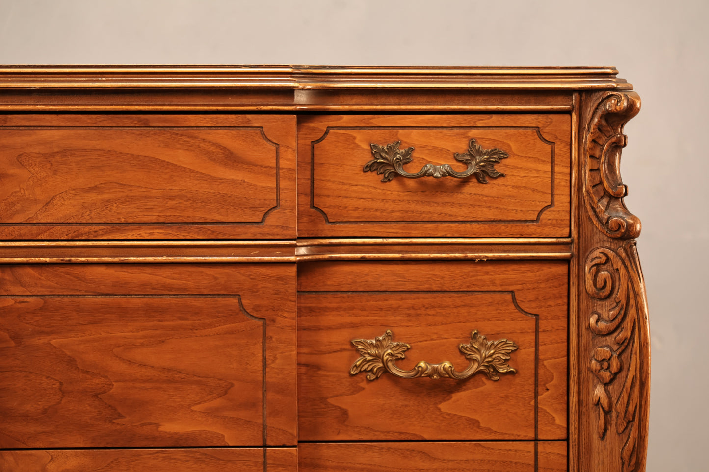French Provincial 4-Drawer Dresser