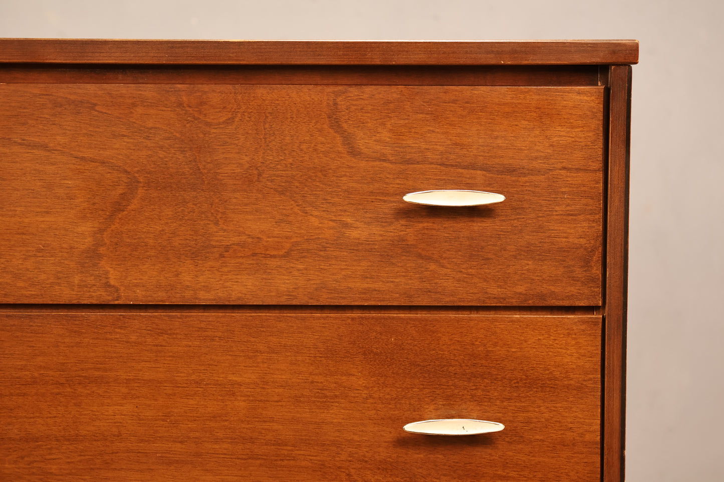 Compact Mid Century 5-Drawer Dresser