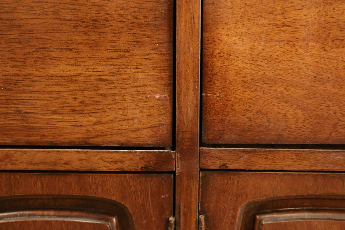 Broyhill Emphasis Deluxe Bar Cabinet