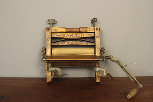 Antique Horse Shoe Brand Clothes Wringer