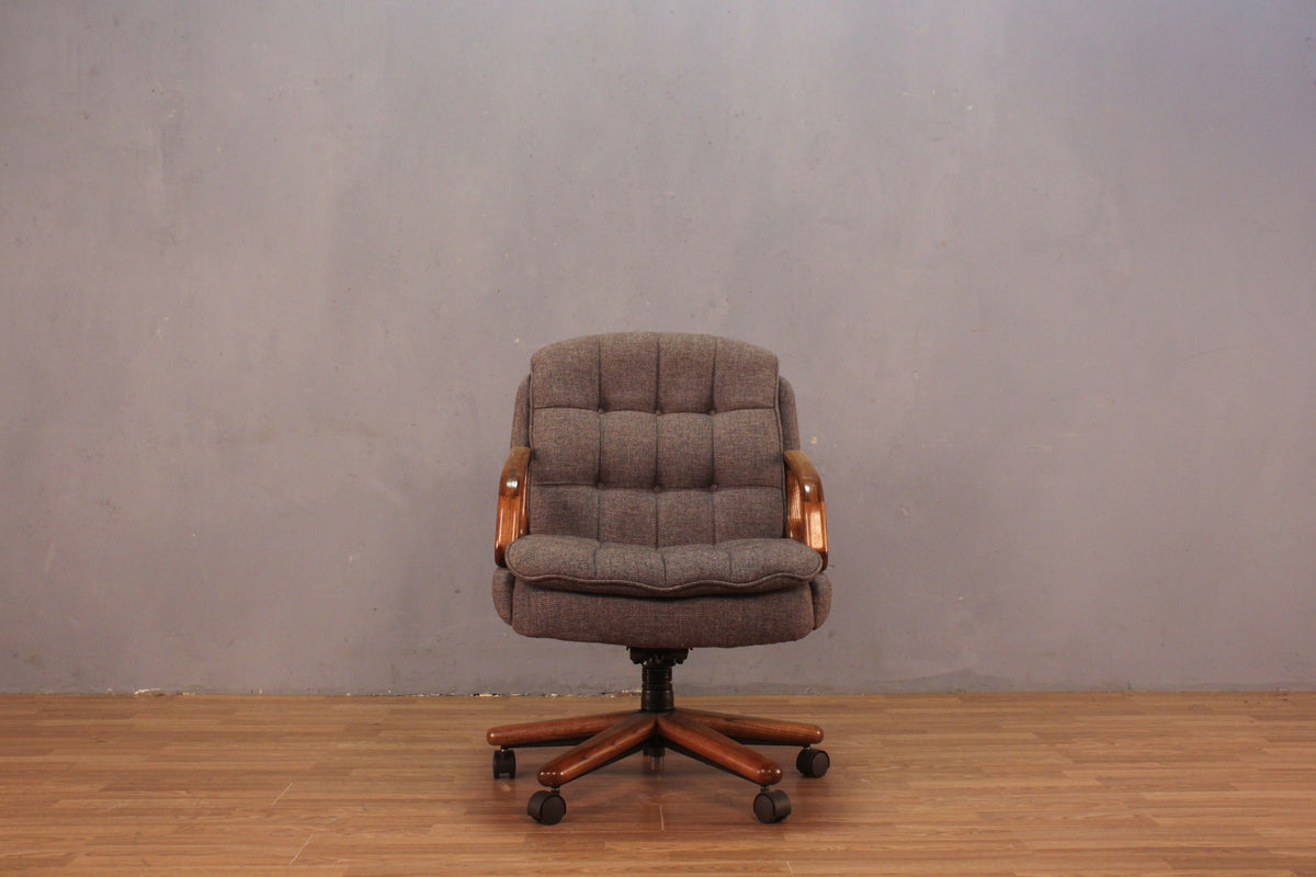 Tufted Pebble Executive Desk Chair