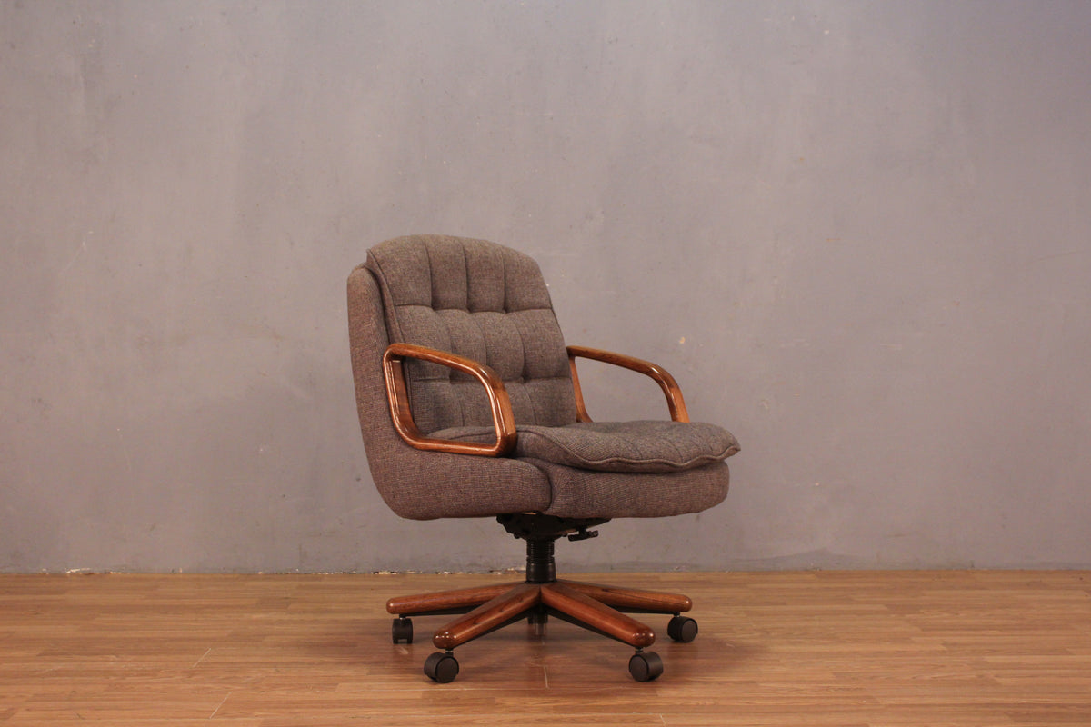 Tufted Pebble Executive Desk Chair