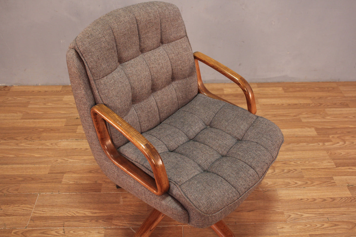 Tufted Pebble Executive Desk Chair