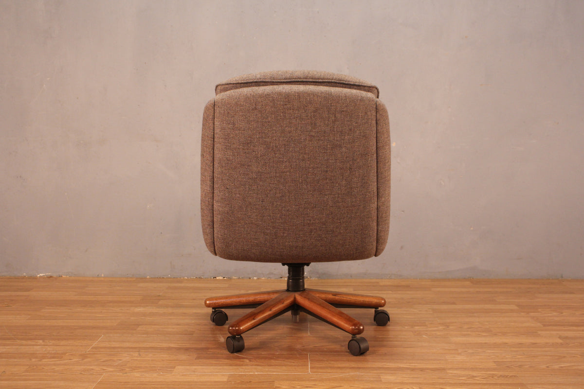 Tufted Pebble Executive Desk Chair