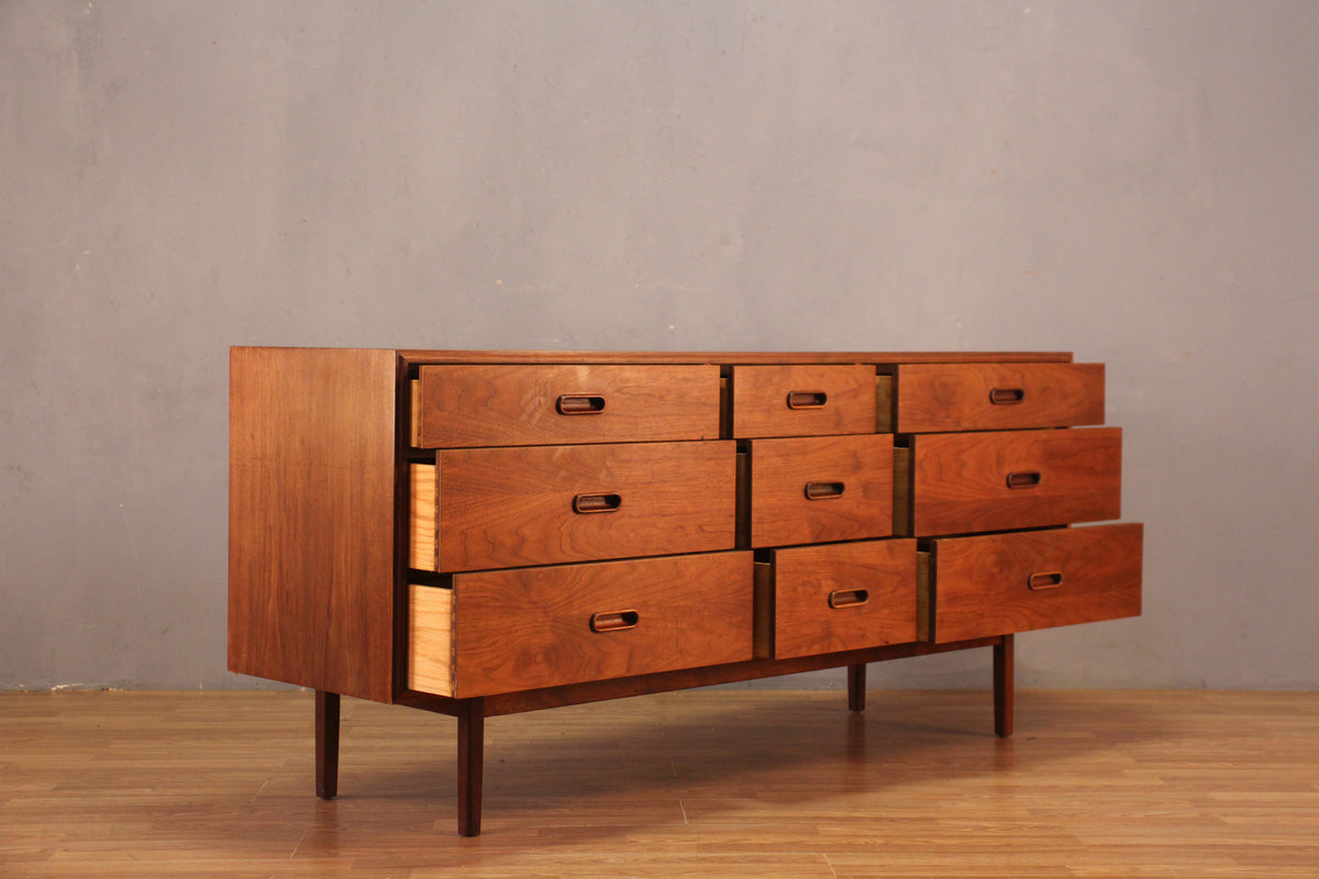 Jack Cartwright for Founders 9-Drawer Dresser