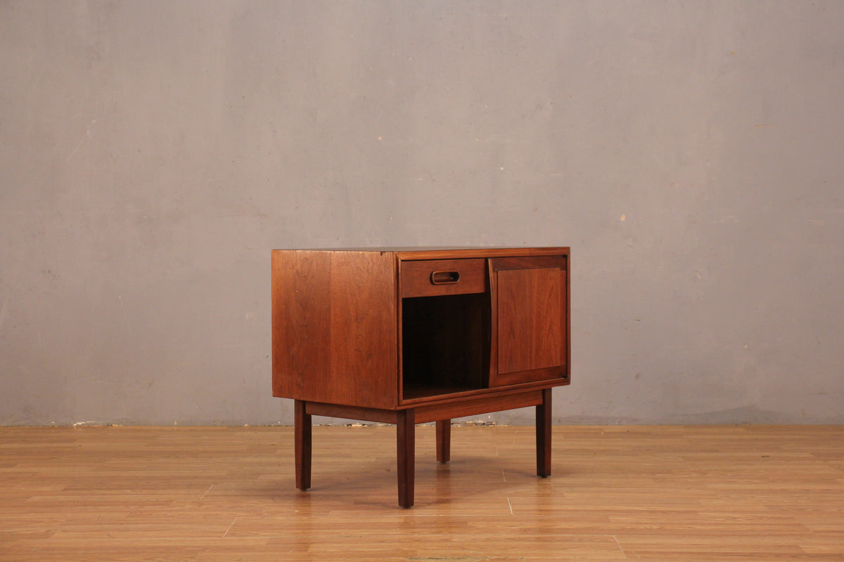 Jack Cartwright for Founders 1-Drawer Nightstand