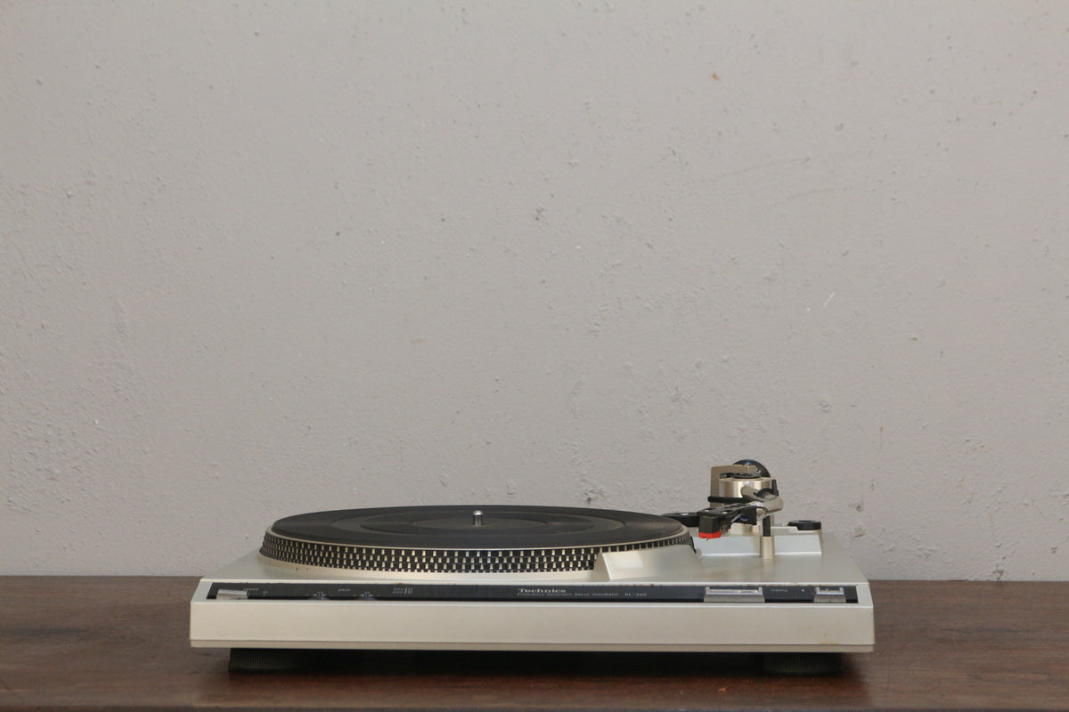 Technics SL-220 Turntable