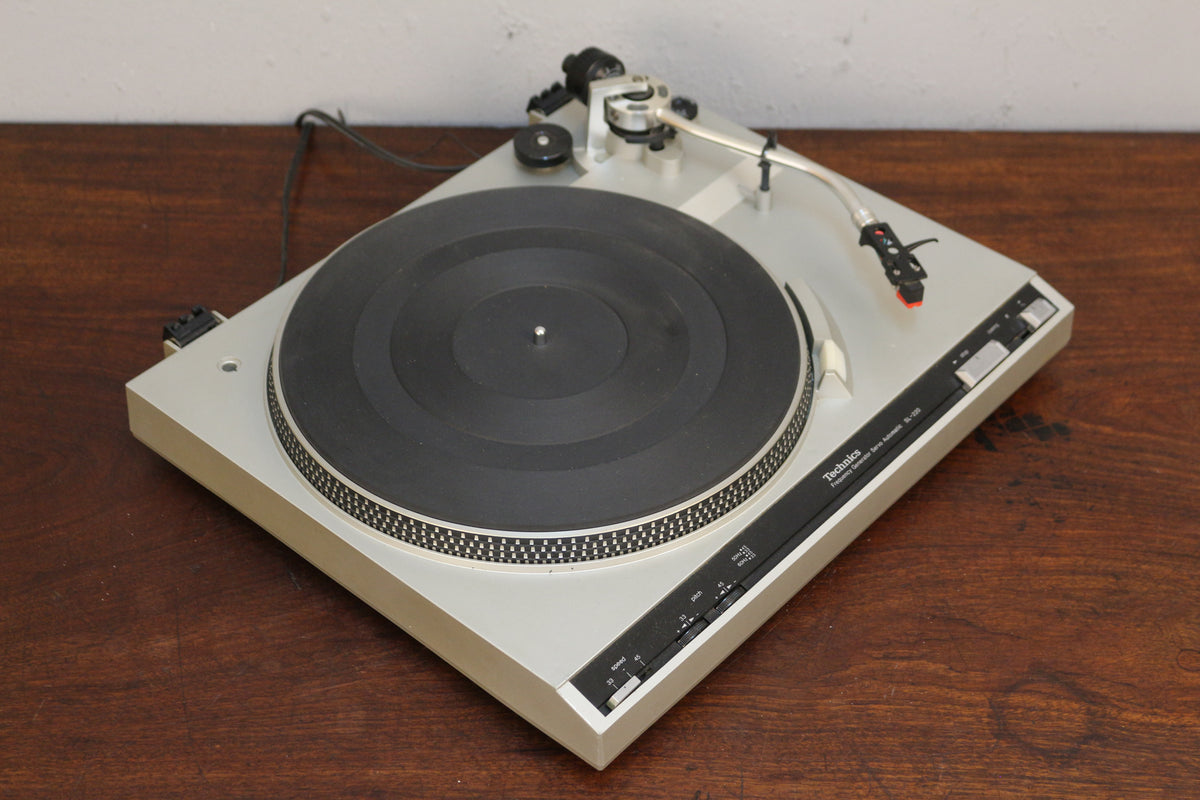 Technics SL-220 Turntable