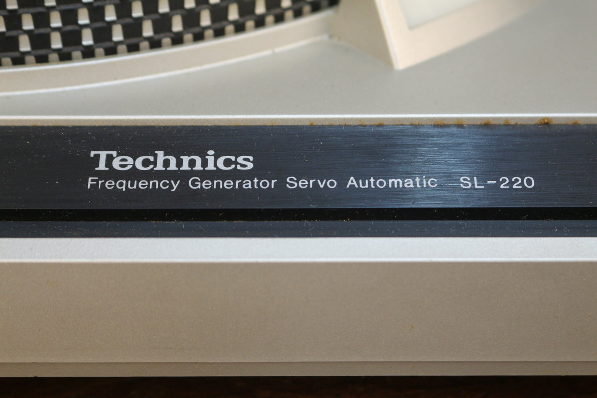 Technics SL-220 Turntable