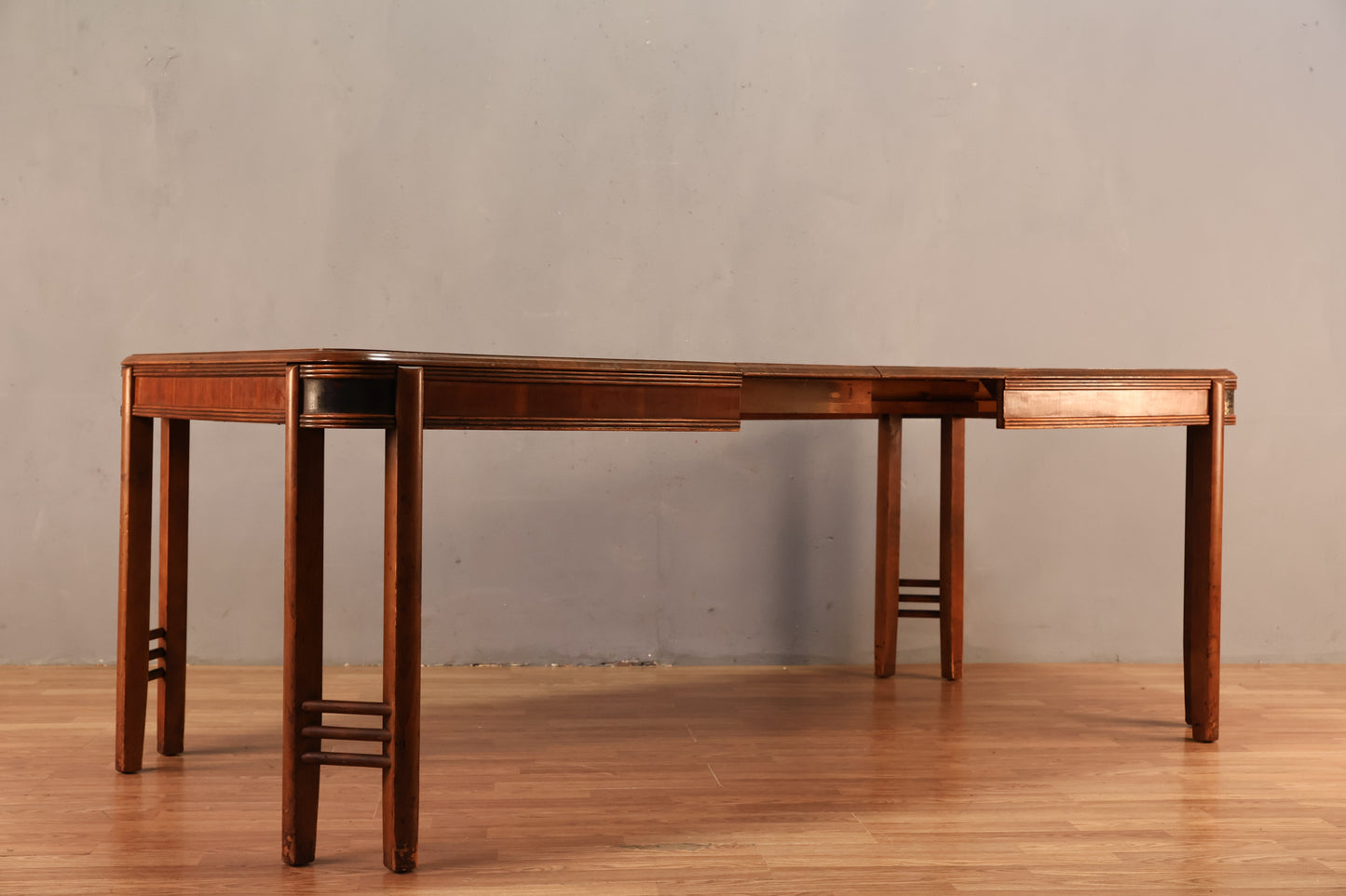 Castle Deco Walnut Dining Table with 2 Leaves
