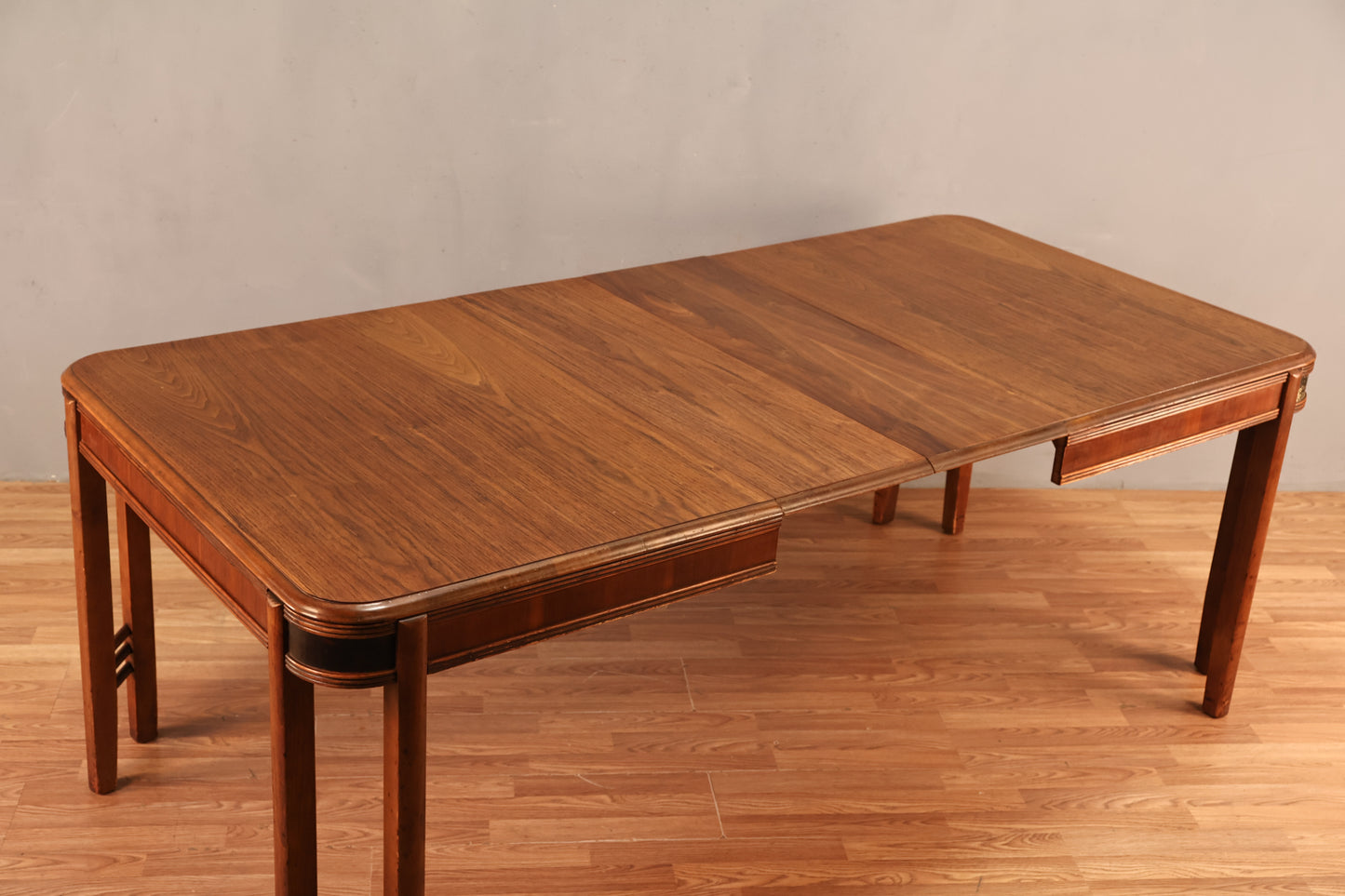 Castle Deco Walnut Dining Table with 2 Leaves