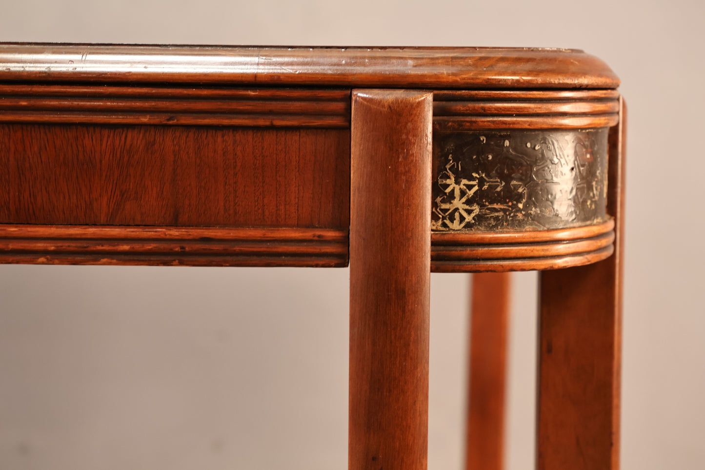 Castle Deco Walnut Dining Table with 2 Leaves