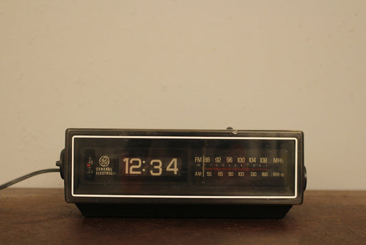 1970s GE Rolling Flip Clock Radio