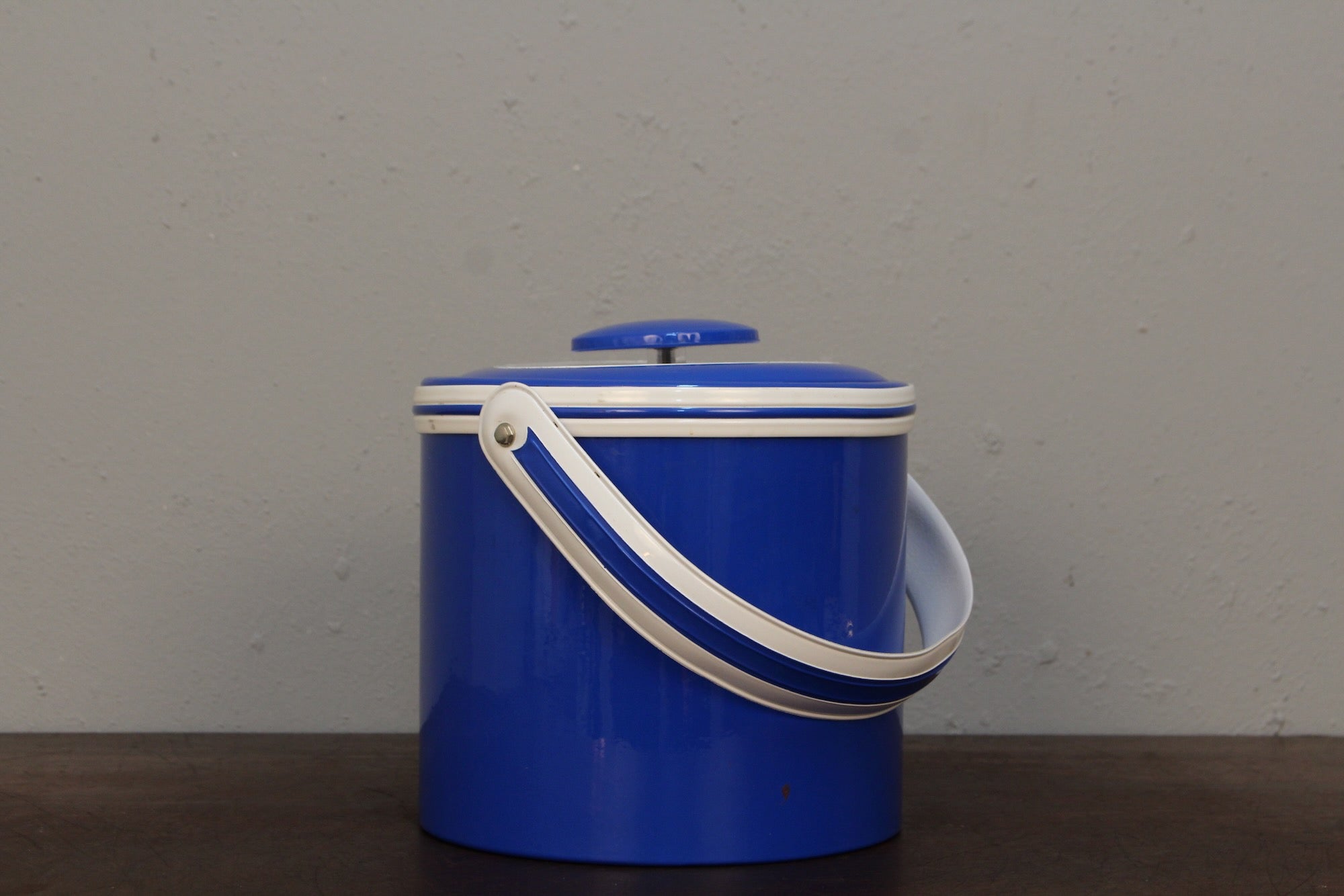 Georges Briard Cobalt Vinyl Ice Bucket – Furnish Green